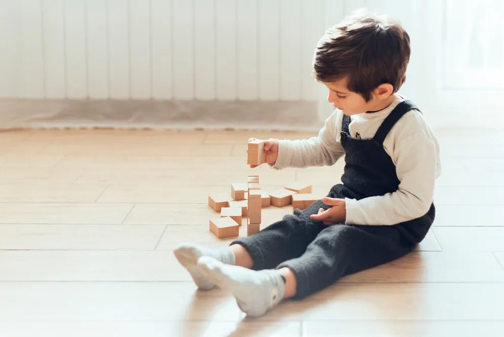 kid-playing-home